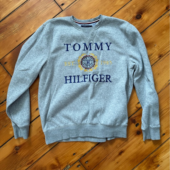 Tommy Hilfiger Gray Crew Neck - Picture 1 of 3